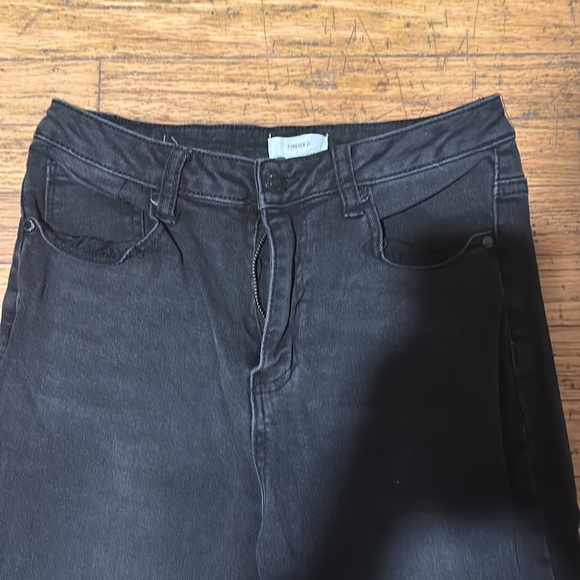 Women’s Forever 21 Faded Black Wash Straight Leg Distressed Hem Denim Jeans 28 - Picture 2 of 5